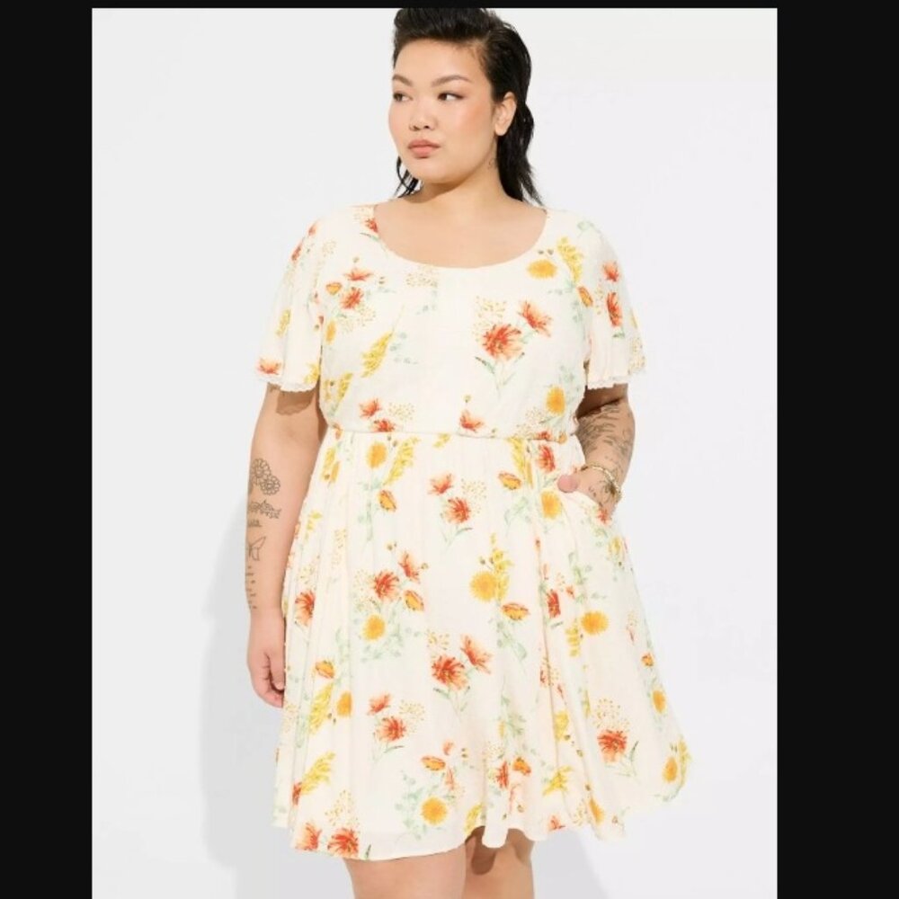 NEW 4X TORRID Mini Swiss Dot Tunic Center Pleat Dress Pale Yellow Flower Print